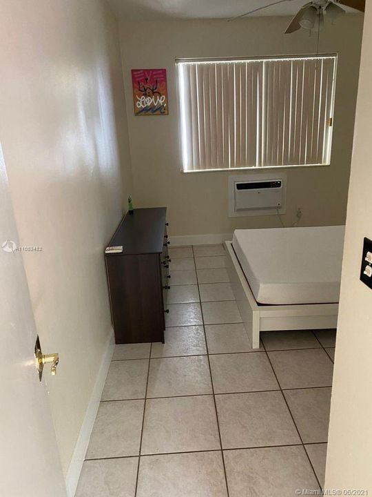 Recently Rented: $1,300 (1 beds, 1 baths, 550 Square Feet)