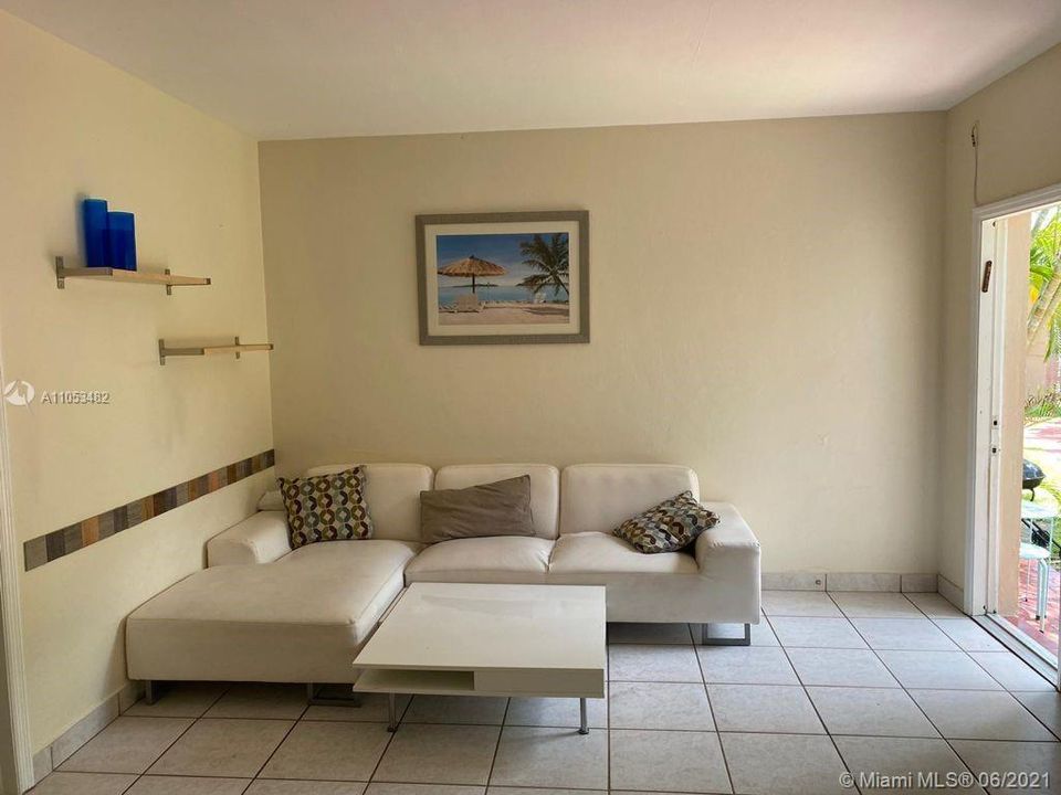 Recently Rented: $1,300 (1 beds, 1 baths, 550 Square Feet)