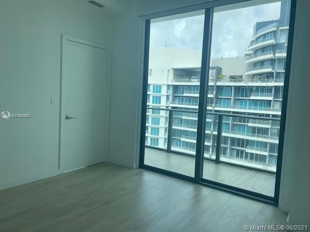 Recently Rented: $3,000 (1 beds, 1 baths, 682 Square Feet)