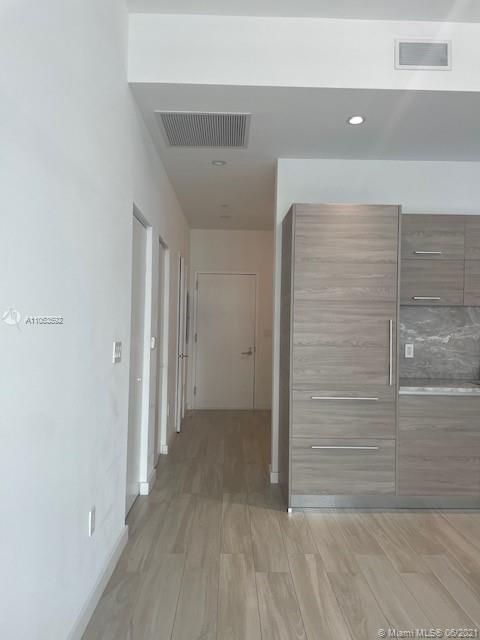 Recently Rented: $3,000 (1 beds, 1 baths, 682 Square Feet)