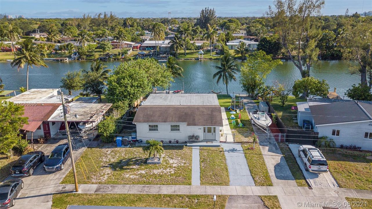 Recently Sold: $400,000 (3 beds, 2 baths, 1692 Square Feet)