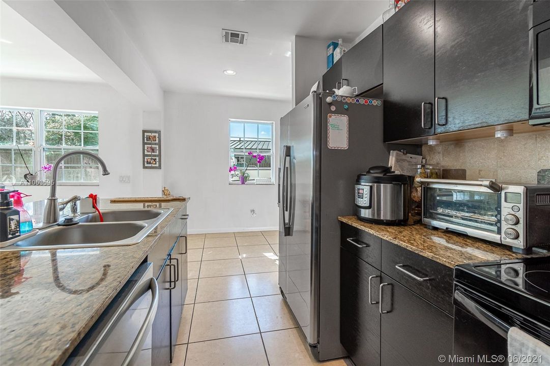 Recently Sold: $400,000 (3 beds, 2 baths, 1692 Square Feet)