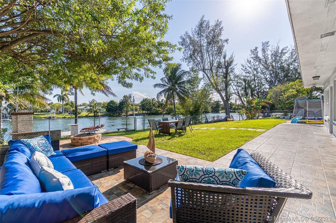 Recently Sold: $400,000 (3 beds, 2 baths, 1692 Square Feet)