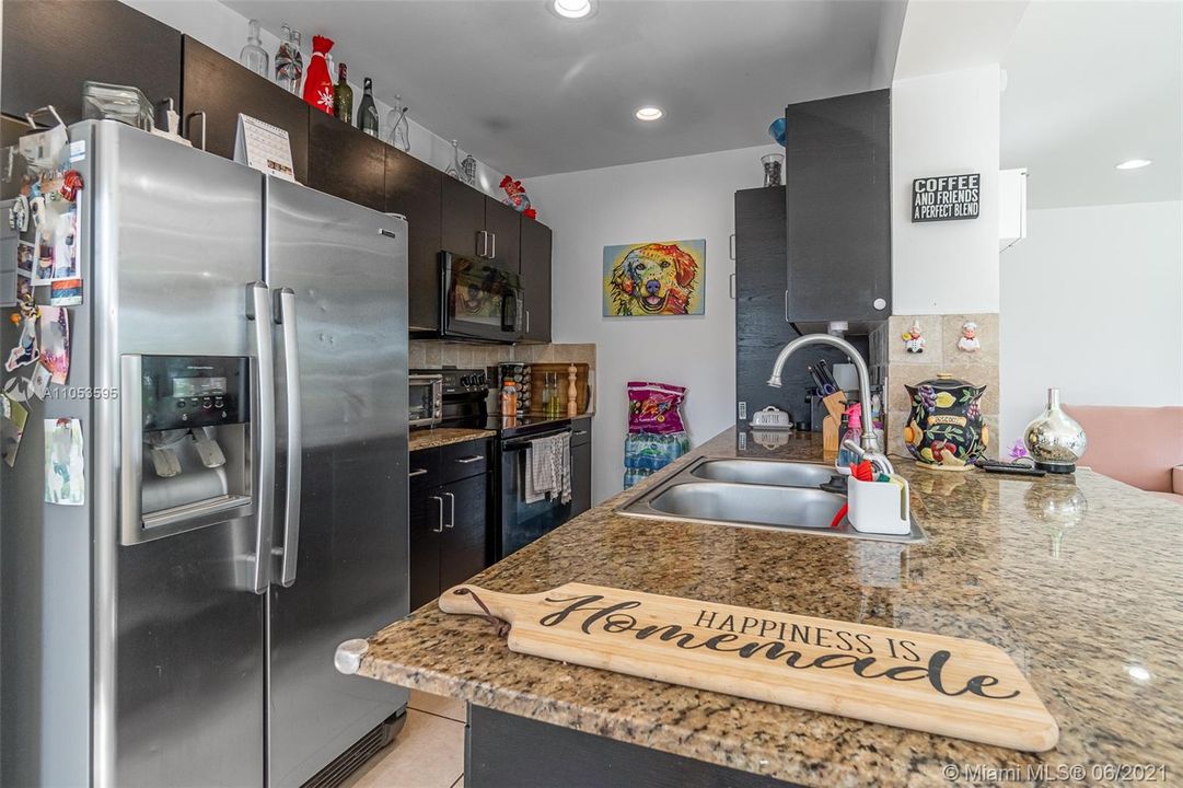 Recently Sold: $400,000 (3 beds, 2 baths, 1692 Square Feet)