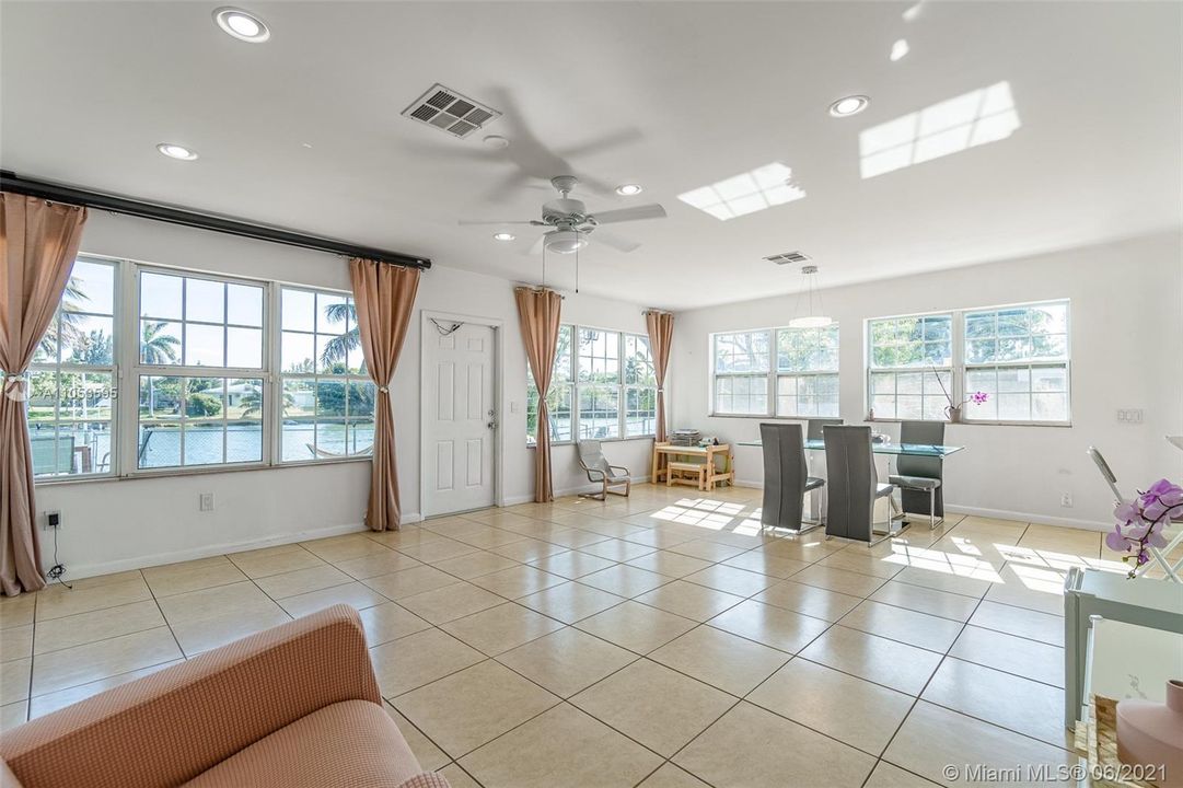 Recently Sold: $400,000 (3 beds, 2 baths, 1692 Square Feet)