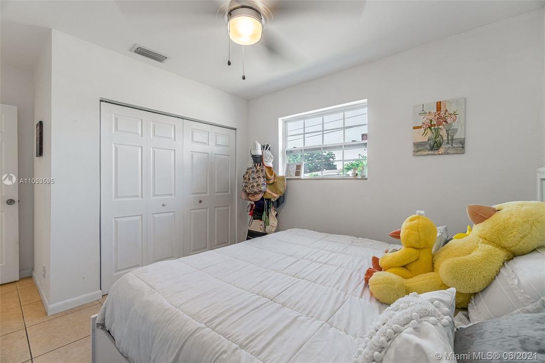 Recently Sold: $400,000 (3 beds, 2 baths, 1692 Square Feet)