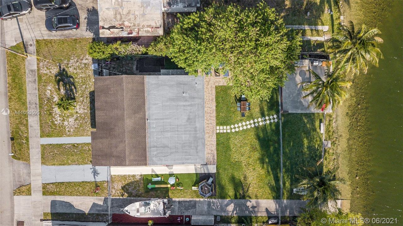 Recently Sold: $400,000 (3 beds, 2 baths, 1692 Square Feet)