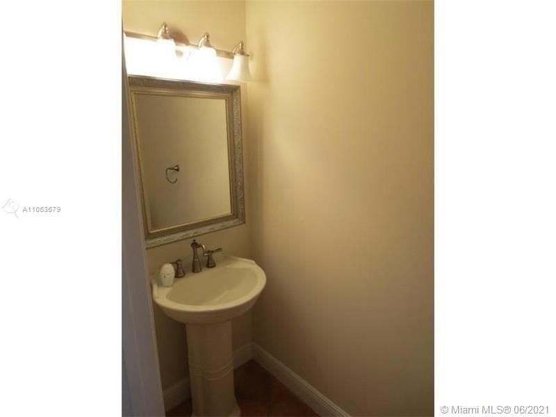 最近租的: $2,400 (3 贝兹, 2 浴室, 1456 平方英尺)