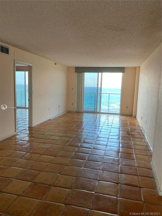 Recently Sold: $775,000 (2 beds, 2 baths, 1389 Square Feet)