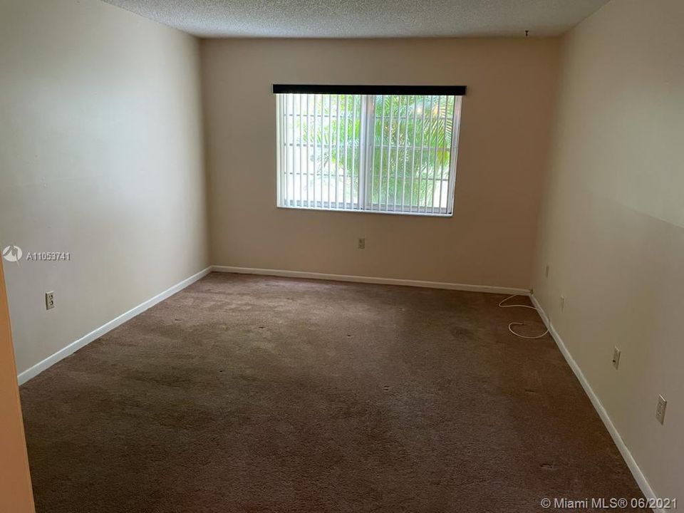 Recently Rented: $1,200 (1 beds, 1 baths, 695 Square Feet)