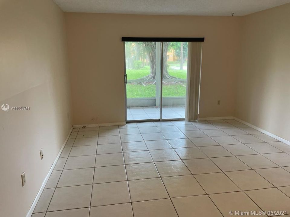 Recently Rented: $1,200 (1 beds, 1 baths, 695 Square Feet)