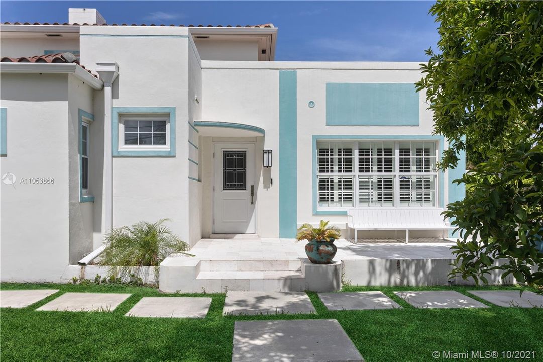 Recently Sold: $2,650,000 (4 beds, 3 baths, 2779 Square Feet)