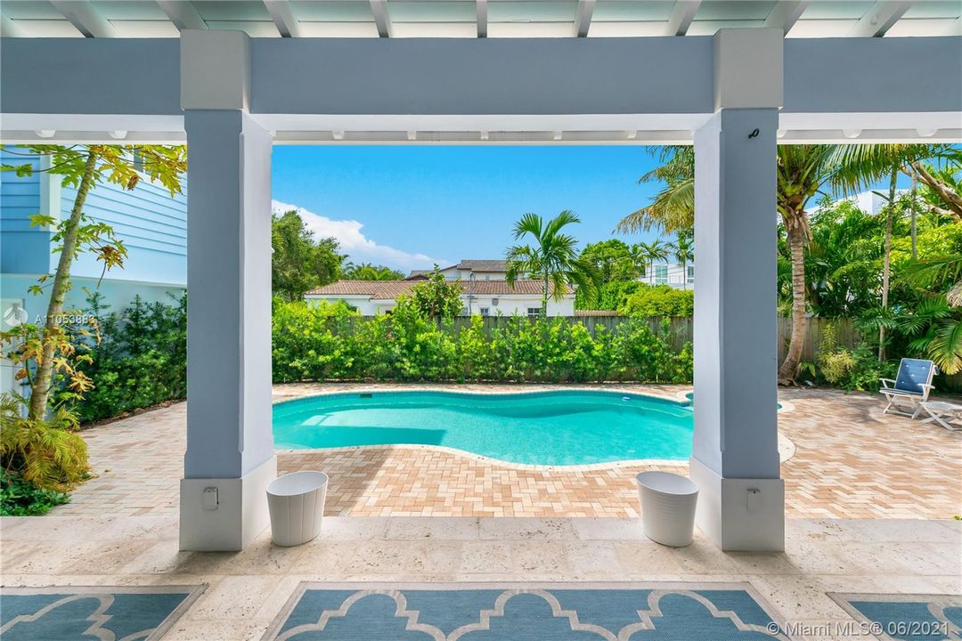 Recently Sold: $3,850,000 (4 beds, 3 baths, 4216 Square Feet)