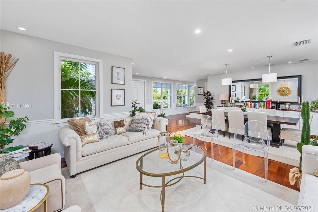 Recently Sold: $3,850,000 (4 beds, 3 baths, 4216 Square Feet)