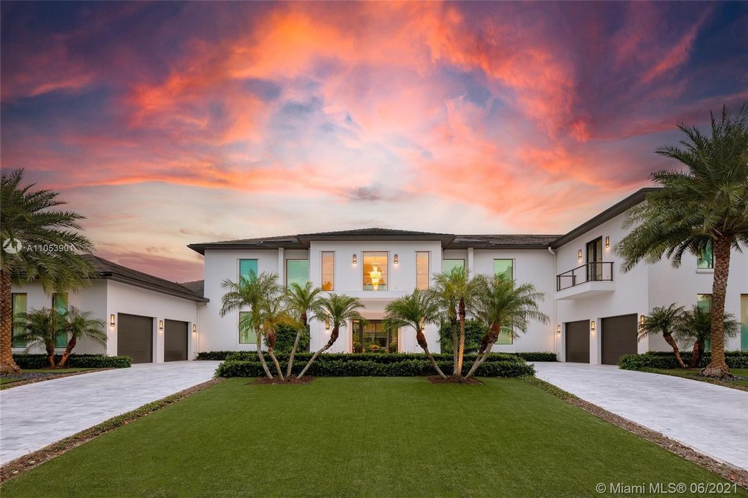 Recently Sold: $7,750,000 (5 beds, 6 baths, 8337 Square Feet)
