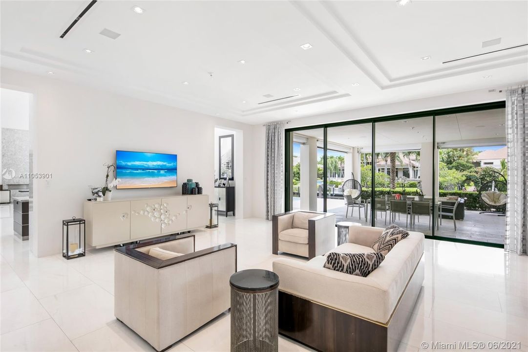 Recently Sold: $7,750,000 (5 beds, 6 baths, 8337 Square Feet)