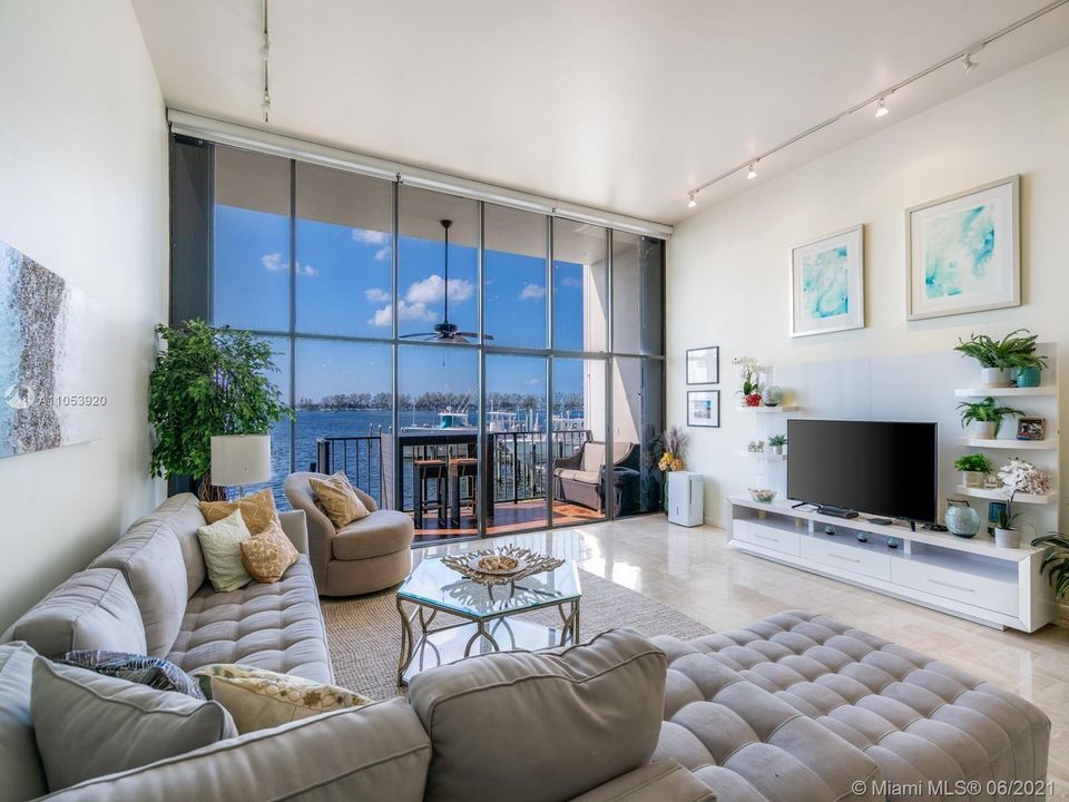 Recently Sold: $1,100,000 (3 beds, 2 baths, 1837 Square Feet)