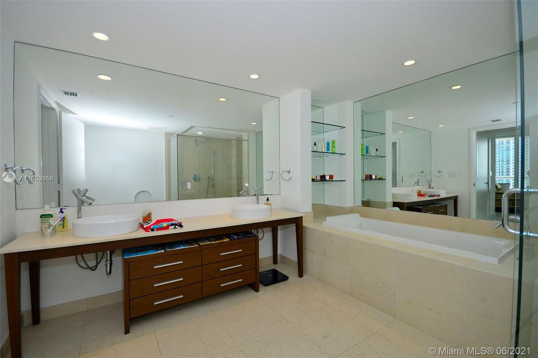 最近售出: $890,000 (2 贝兹, 2 浴室, 1450 平方英尺)