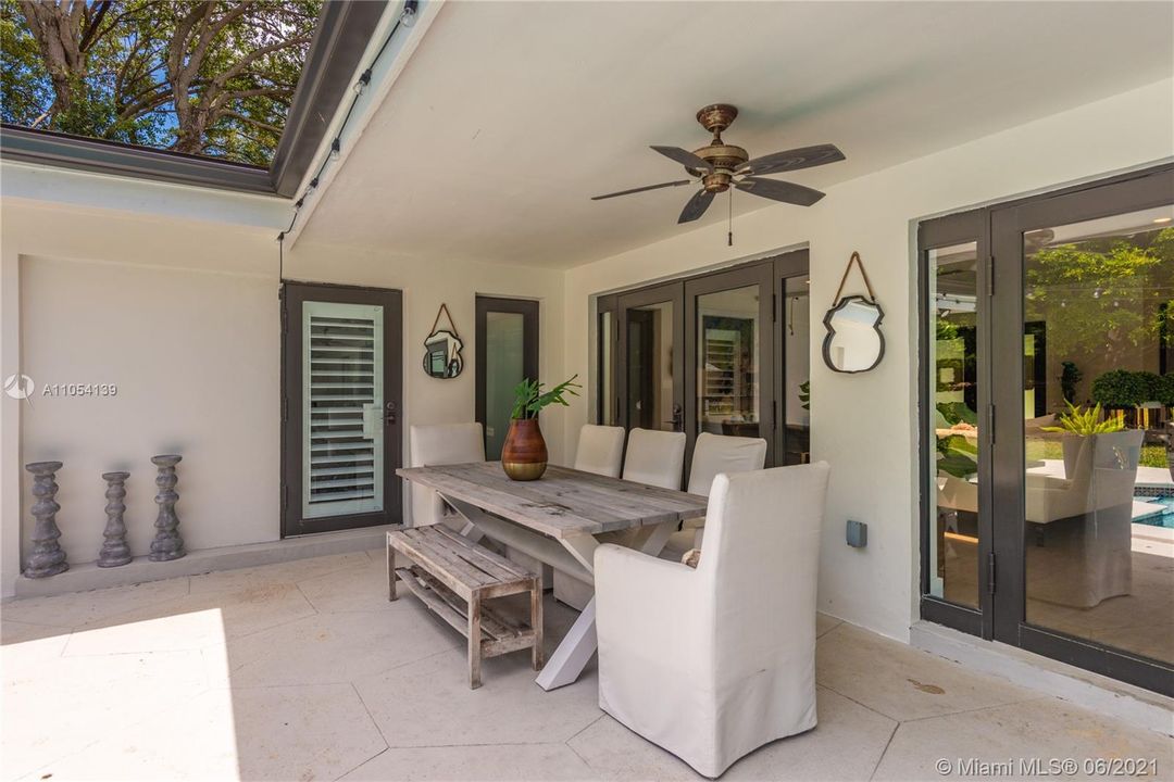 Recently Sold: $1,499,567 (3 beds, 2 baths, 2723 Square Feet)