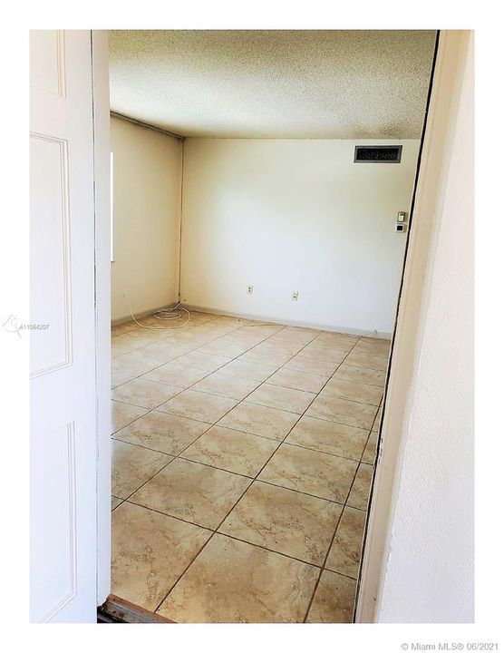 Recently Sold: $125,999 (2 beds, 2 baths, 818 Square Feet)
