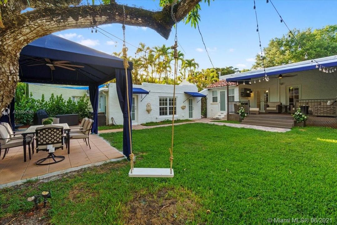 Recently Sold: $849,000 (3 beds, 2 baths, 1291 Square Feet)