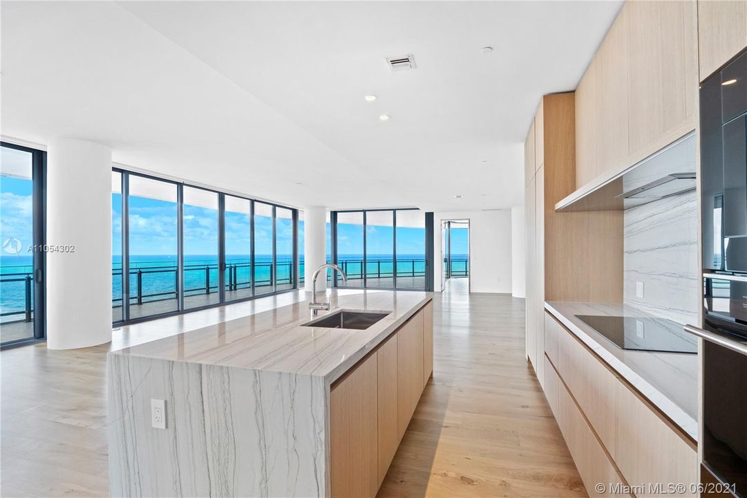 Recently Sold: $9,990,000 (4 beds, 3 baths, 3140 Square Feet)
