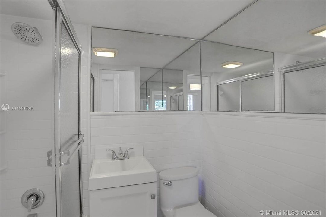 最近售出: $605,000 (3 贝兹, 2 浴室, 1360 平方英尺)