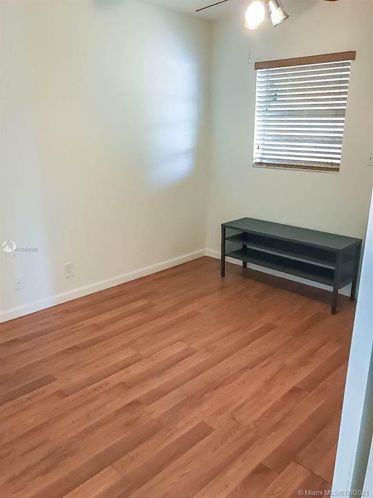 Recently Rented: $2,300 (3 beds, 2 baths, 1179 Square Feet)