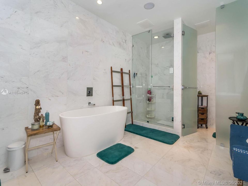 最近租的: $16,000 (4 贝兹, 5 浴室, 3126 平方英尺)