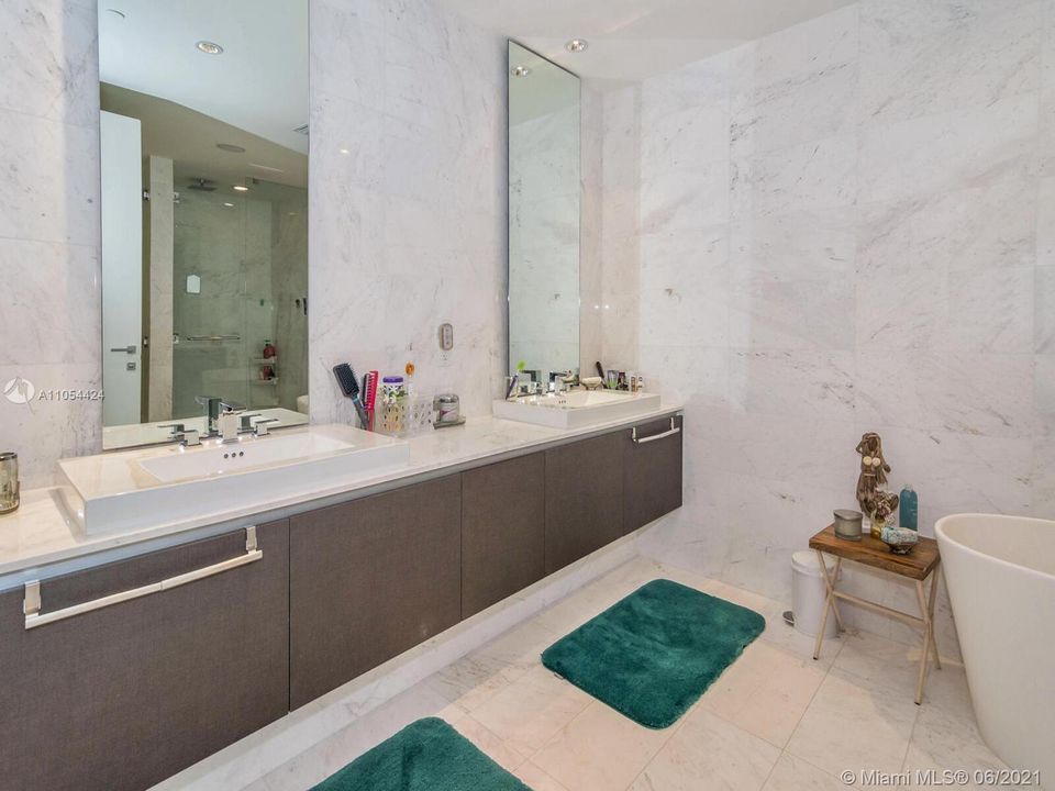 最近租的: $16,000 (4 贝兹, 5 浴室, 3126 平方英尺)