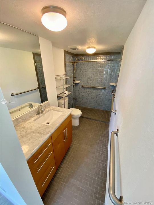 Recently Rented: $1,300 (1 beds, 1 baths, 688 Square Feet)