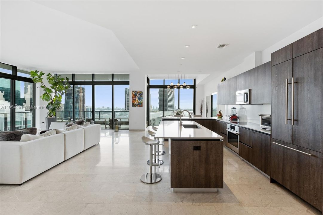 Recently Sold: $2,950,000 (3 beds, 4 baths, 2526 Square Feet)