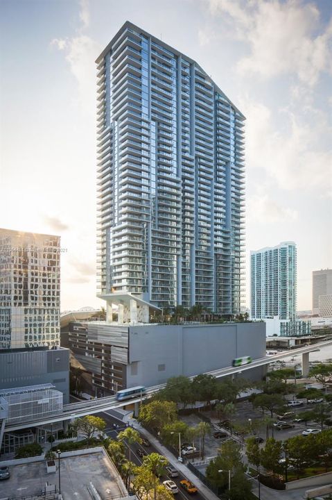 Recently Sold: $2,950,000 (3 beds, 4 baths, 2526 Square Feet)