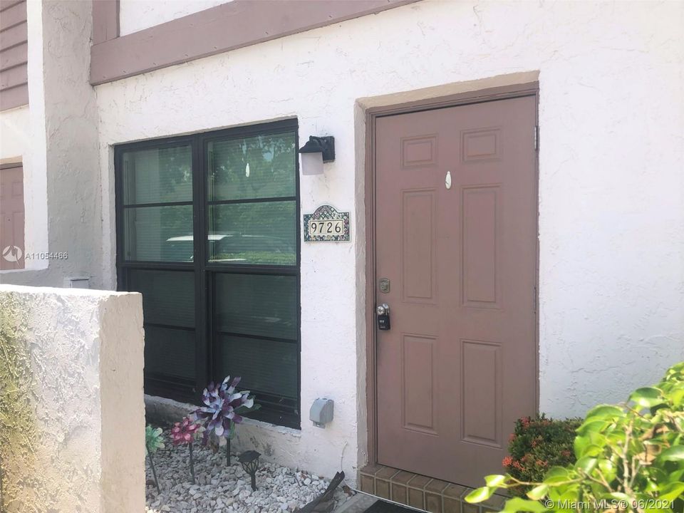 Recently Rented: $1,650 (2 beds, 2 baths, 1291 Square Feet)