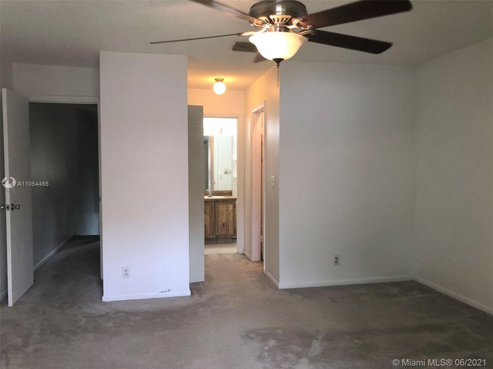 Recently Rented: $1,650 (2 beds, 2 baths, 1291 Square Feet)