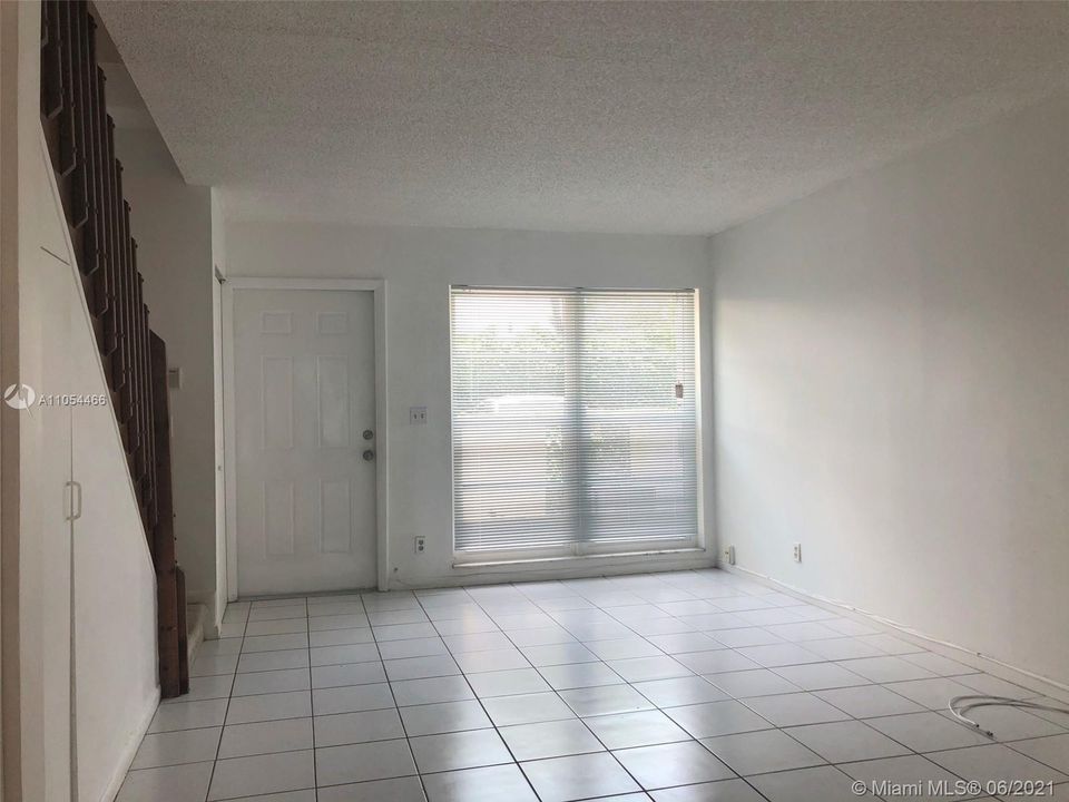 Recently Rented: $1,650 (2 beds, 2 baths, 1291 Square Feet)