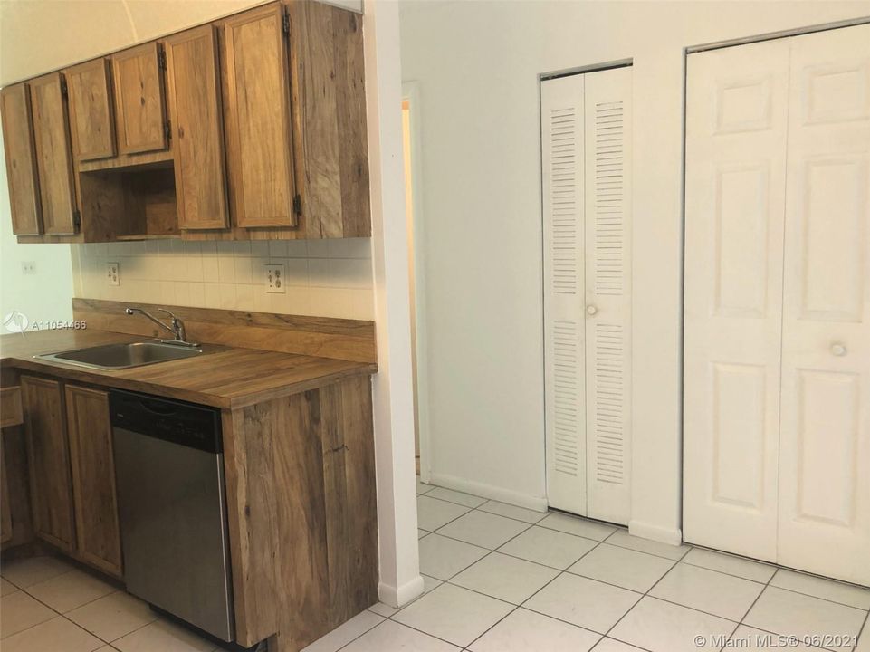 Recently Rented: $1,650 (2 beds, 2 baths, 1291 Square Feet)