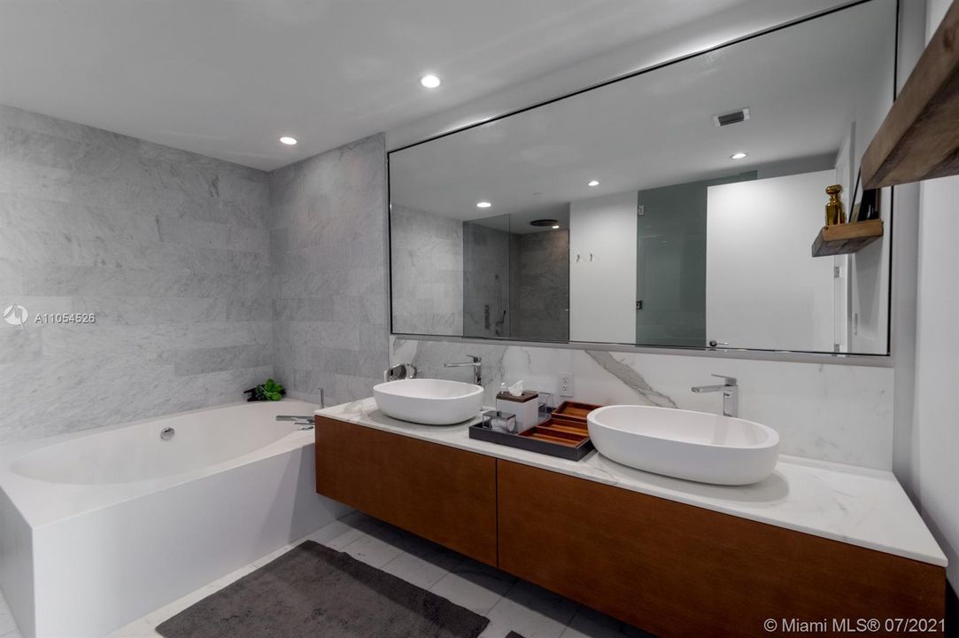 最近租的: $26,900 (3 贝兹, 3 浴室, 2019 平方英尺)