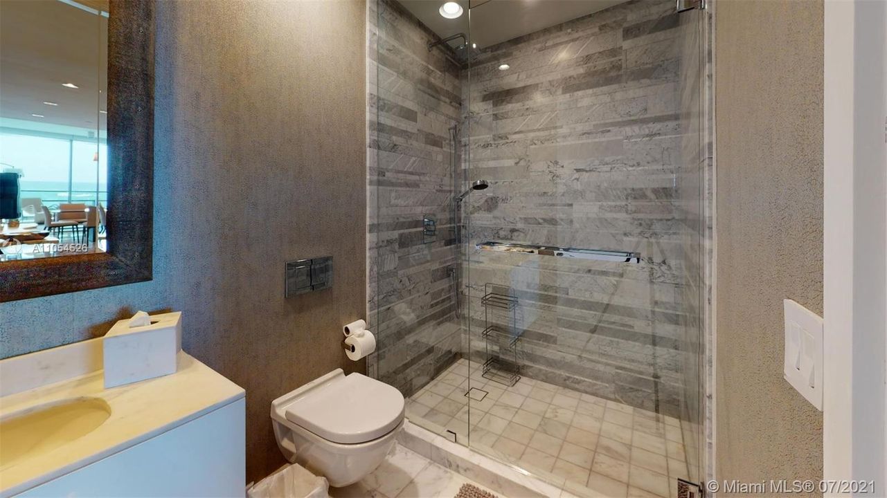 最近租的: $26,900 (3 贝兹, 3 浴室, 2019 平方英尺)