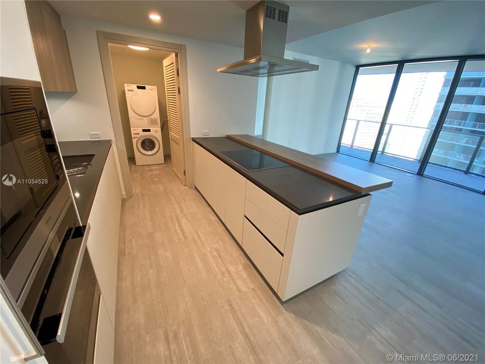 Recently Rented: $6,500 (2 beds, 2 baths, 1369 Square Feet)