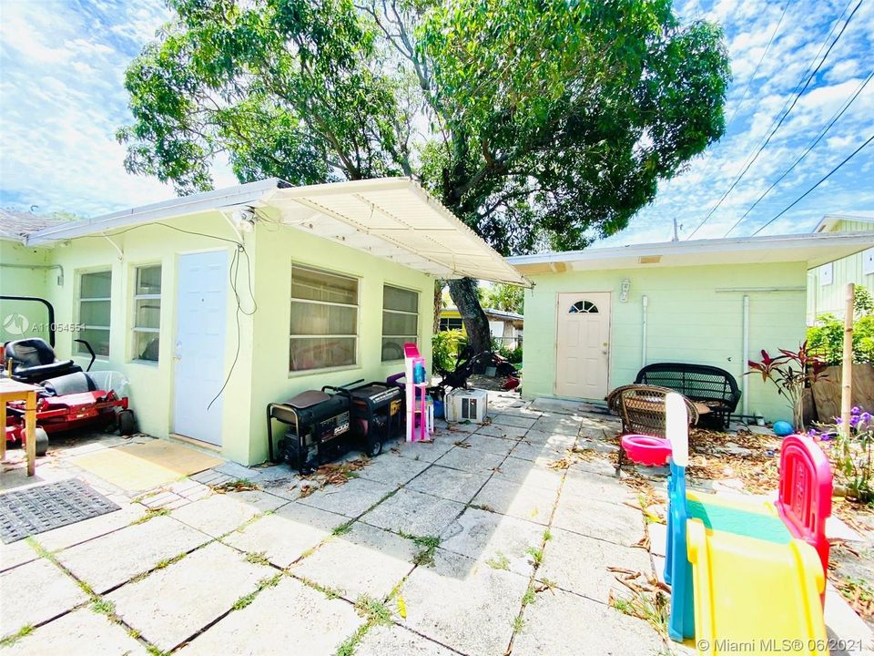 Recently Sold: $315,000 (3 beds, 2 baths, 1010 Square Feet)