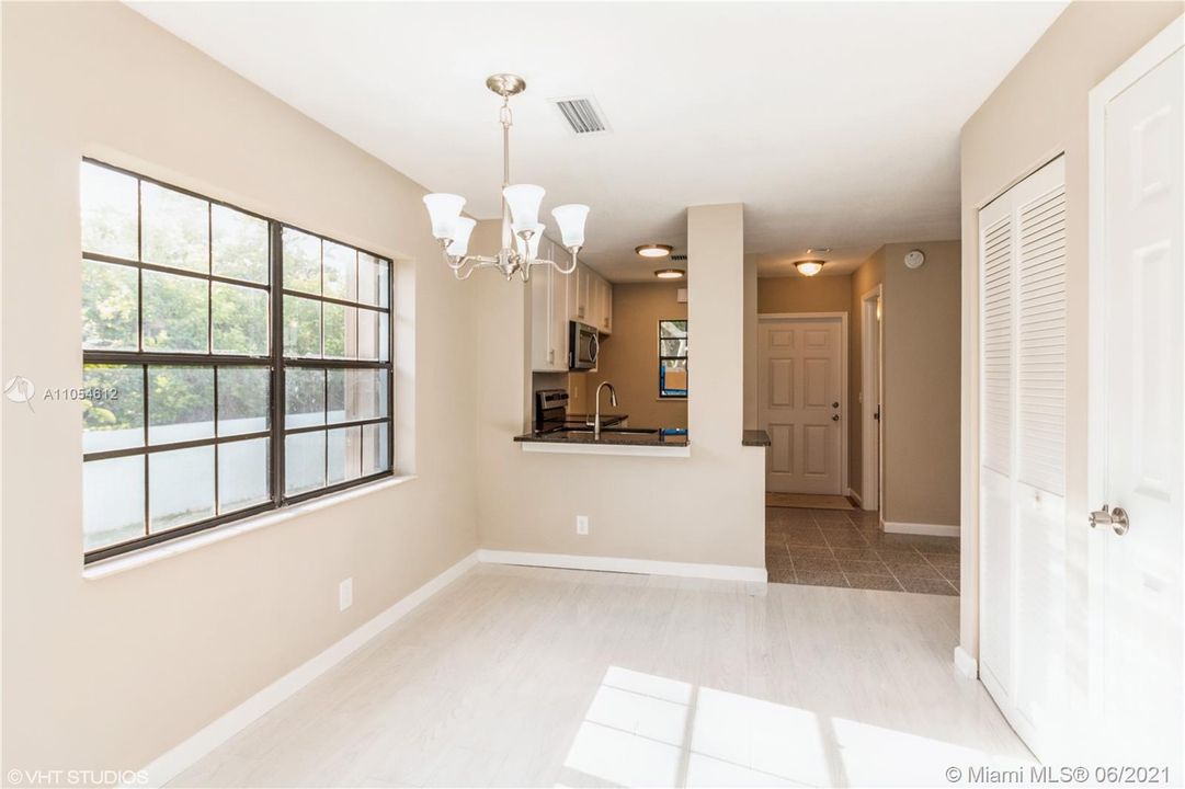 Recently Sold: $239,000 (2 beds, 1 baths, 1056 Square Feet)