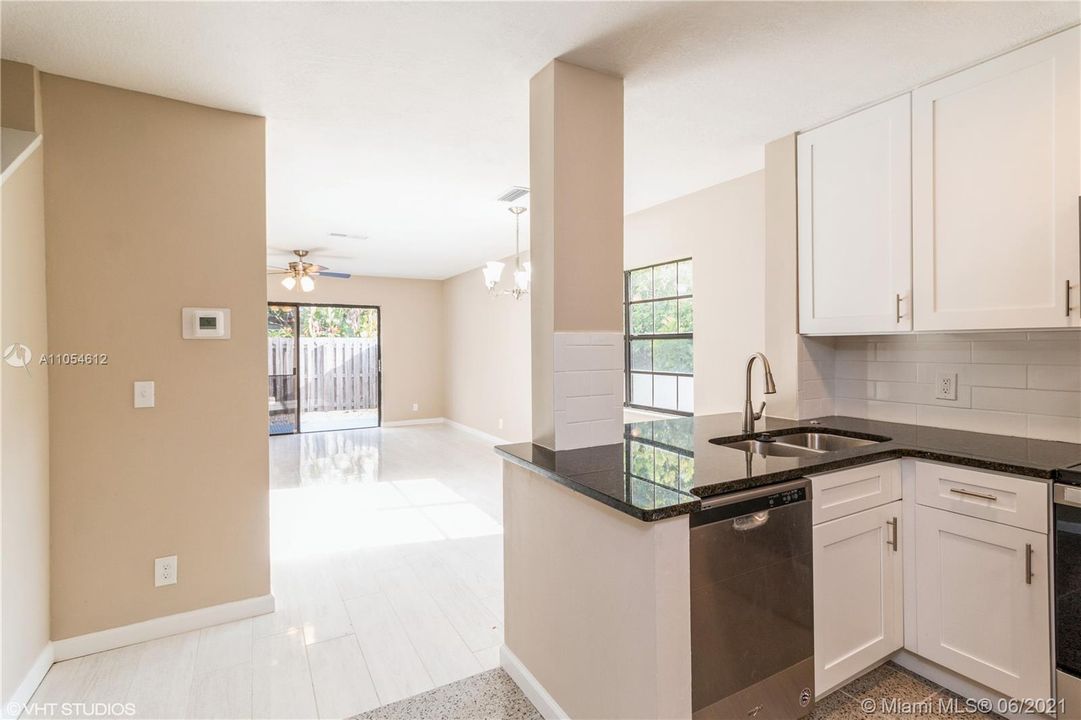 Recently Sold: $239,000 (2 beds, 1 baths, 1056 Square Feet)