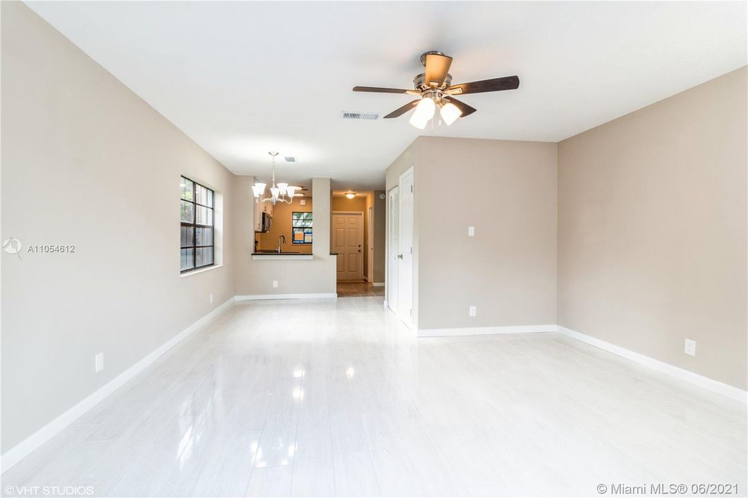 Recently Sold: $239,000 (2 beds, 1 baths, 1056 Square Feet)