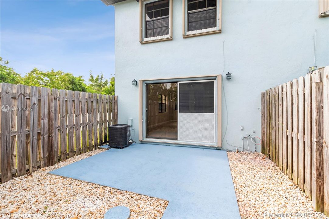 Recently Sold: $239,000 (2 beds, 1 baths, 1056 Square Feet)