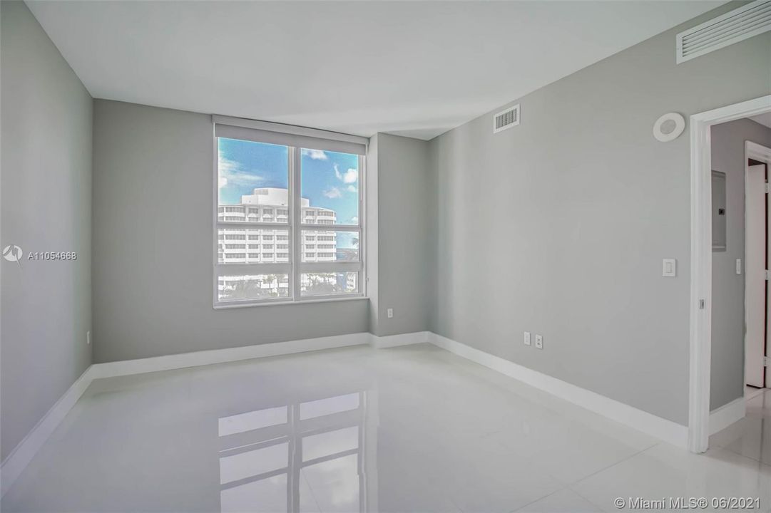 Recently Sold: $350,000 (1 beds, 1 baths, 702 Square Feet)