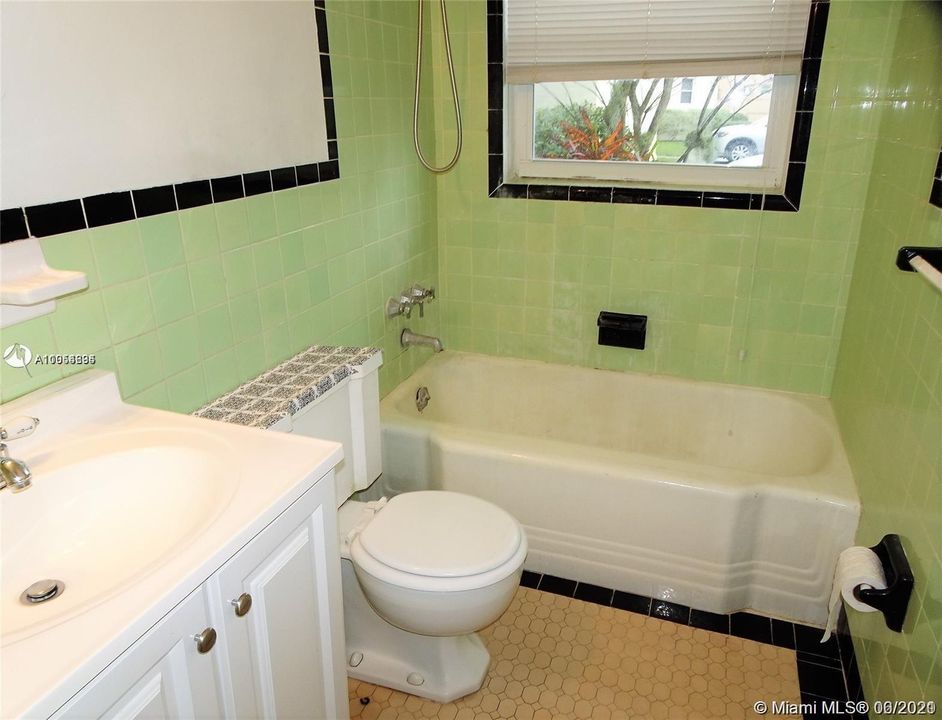 最近租的: $1,350 (1 贝兹, 1 浴室, 582 平方英尺)