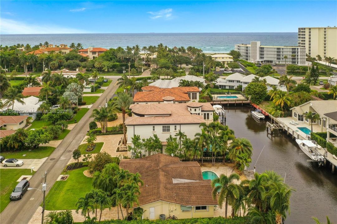 Recently Sold: $4,750,000 (4 beds, 4 baths, 5112 Square Feet)