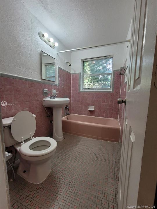 最近租的: $1,100 (1 贝兹, 1 浴室, 540 平方英尺)