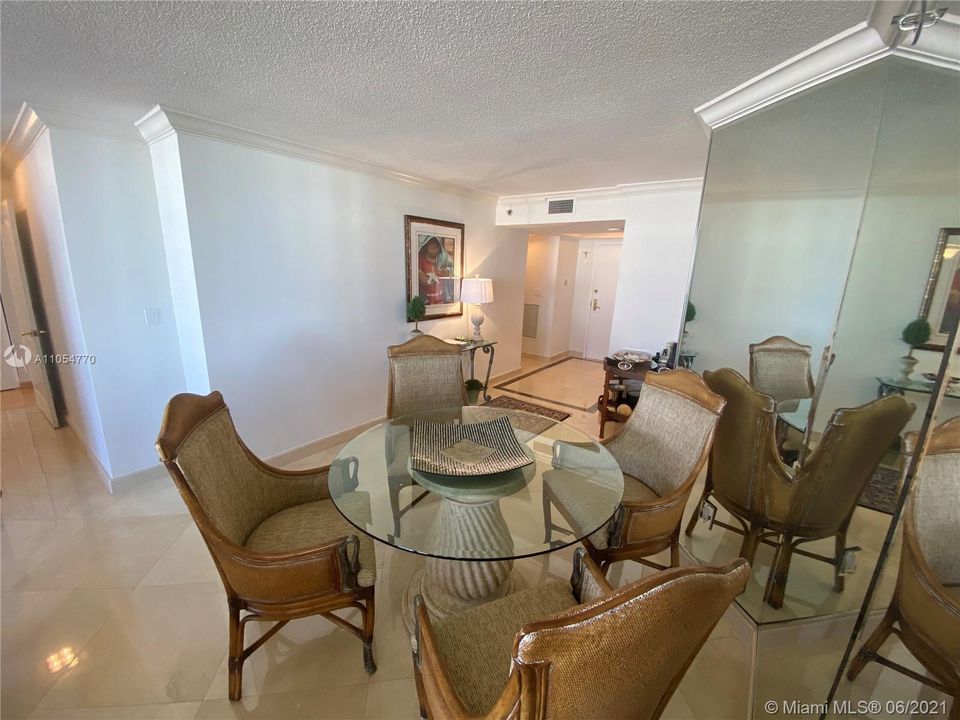 Recently Sold: $565,000 (2 beds, 2 baths, 1410 Square Feet)